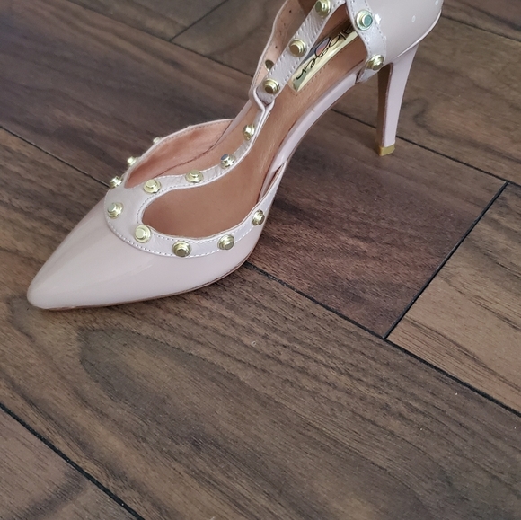 Nude Pumps - Picture 2 of 4